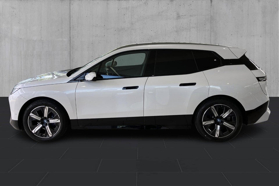 BMW iX xDrive40 Supercharged 5d