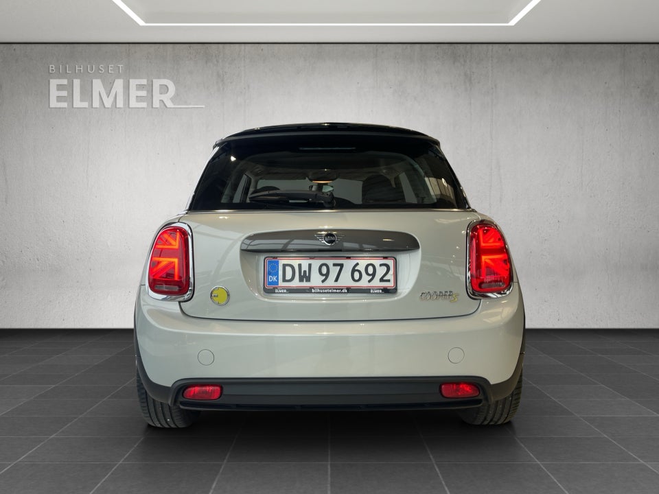 MINI Cooper SE Essential 3d