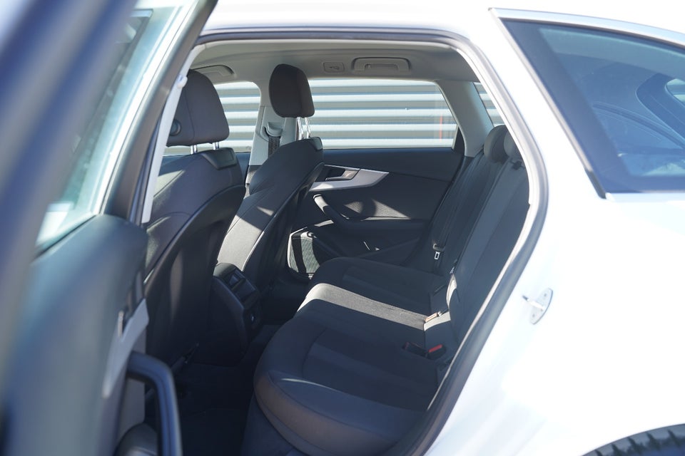 Audi A4 40 TFSi Advanced Avant S-tr. 5d