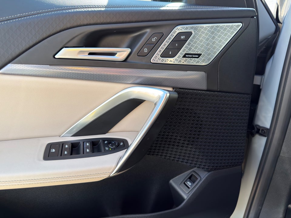BMW iX2 eDrive20 Fully Charged M-Sport 5d
