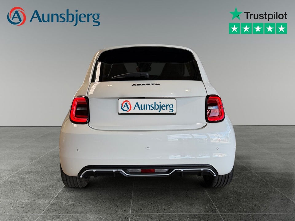 Abarth 500e Scorpionissima 3d