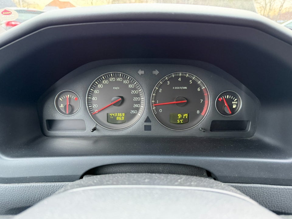 Volvo V70 2,4 170 Momentum 5d