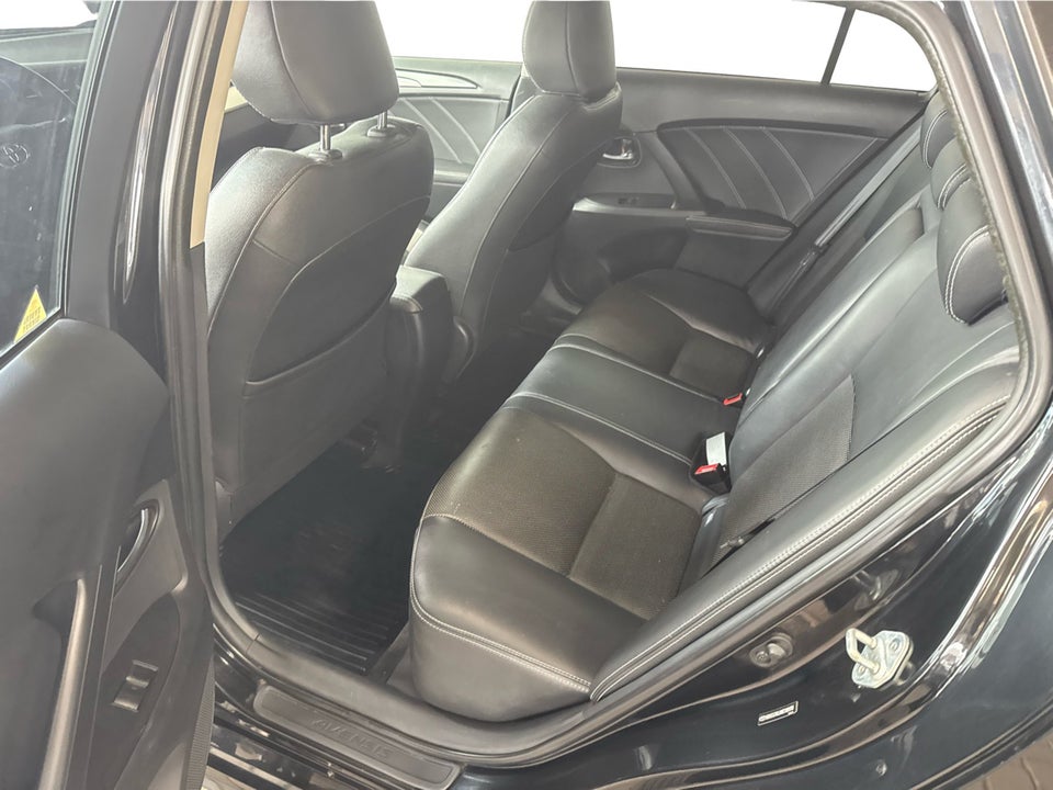 Toyota Avensis 1,8 VVT-i T3 Touring Sports 5d