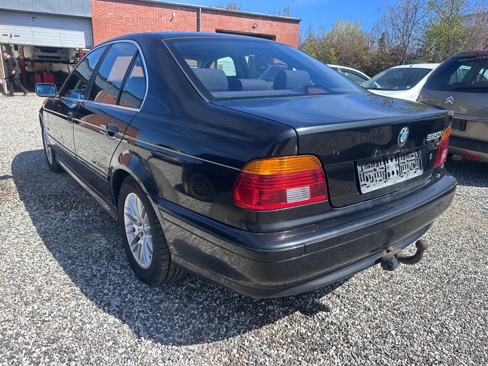 BMW 520i 2,2  4d