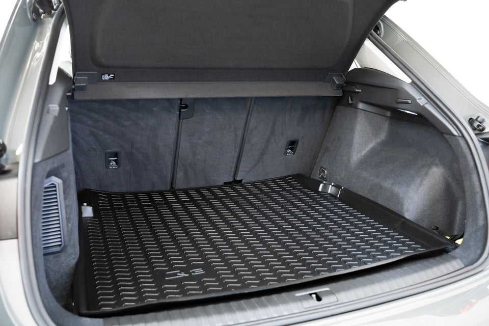 Audi Q3 45 TFSi e Attitude plus S-tr. 5d