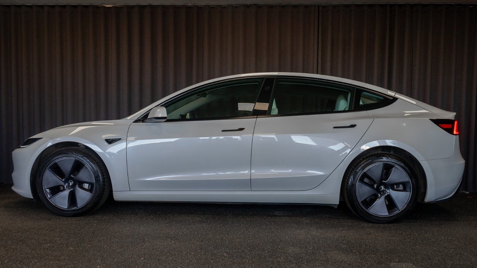 Tesla Model 3 RWD 4d