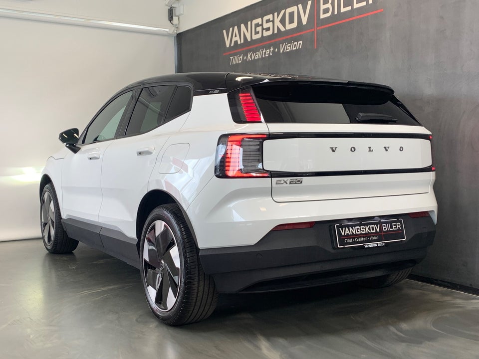 Volvo EX30 Extended Range Plus 5d