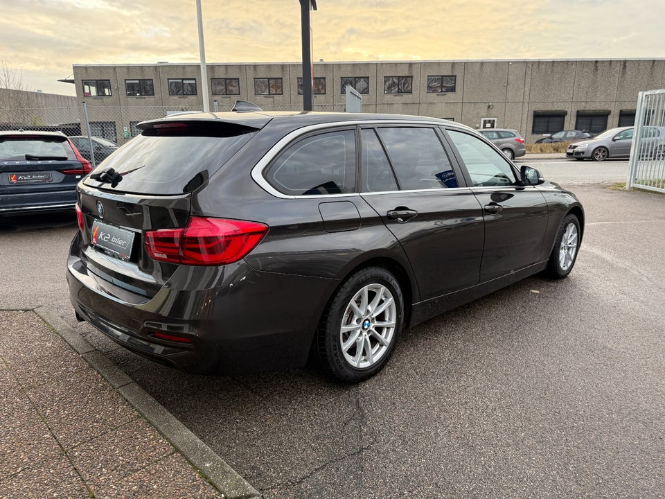 BMW 320i 2,0 Touring aut. 5d