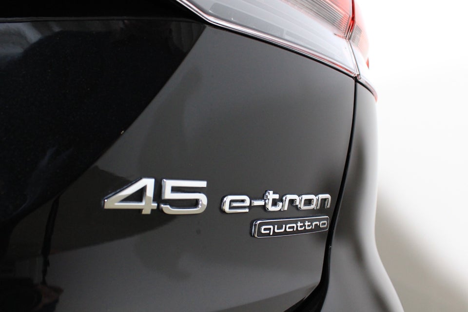 Audi Q4 e-tron 45 quattro 5d