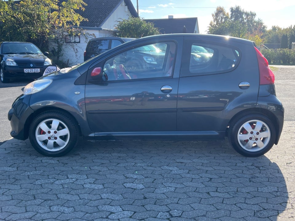 Peugeot 107 1,0 Urban 5d