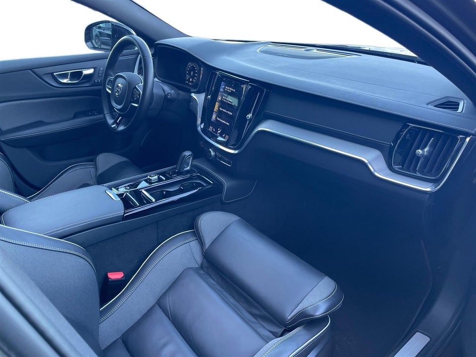 Volvo V60 2,0 T8 ReCharge R-Design aut. AWD 5d