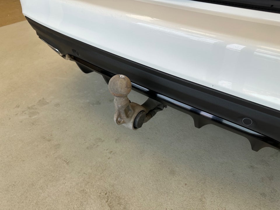 Mercedes C300 de 2,0 AMG Line stc. aut. 5d