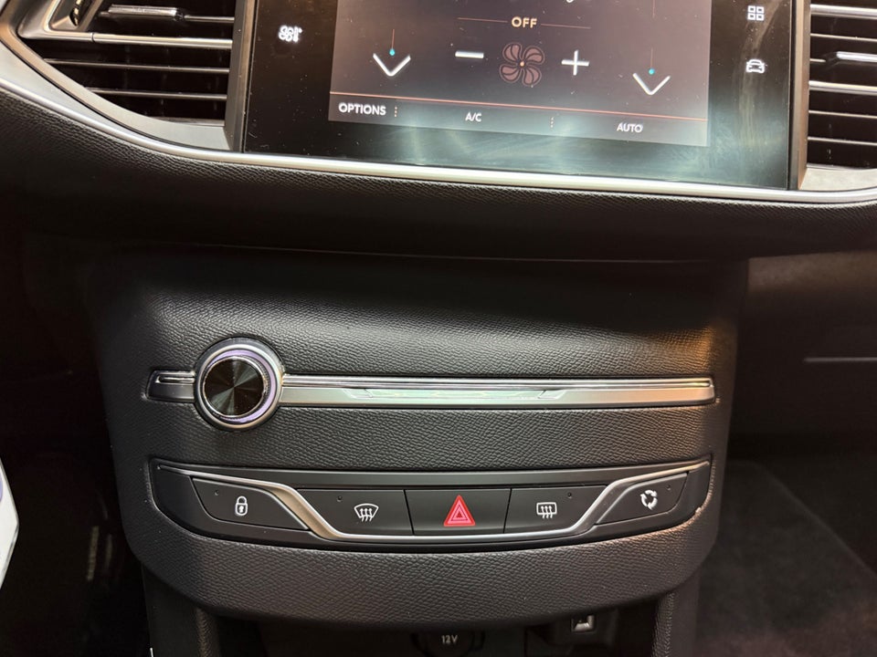 Peugeot 308 1,5 BlueHDi 130 Selection Sky 5d