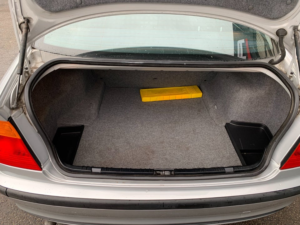 BMW 320i 2,2 aut. 4d