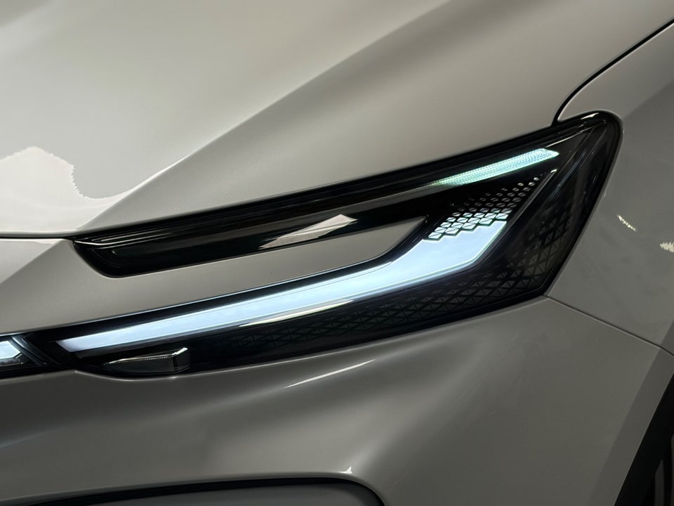 MG Marvel R Performance 5d