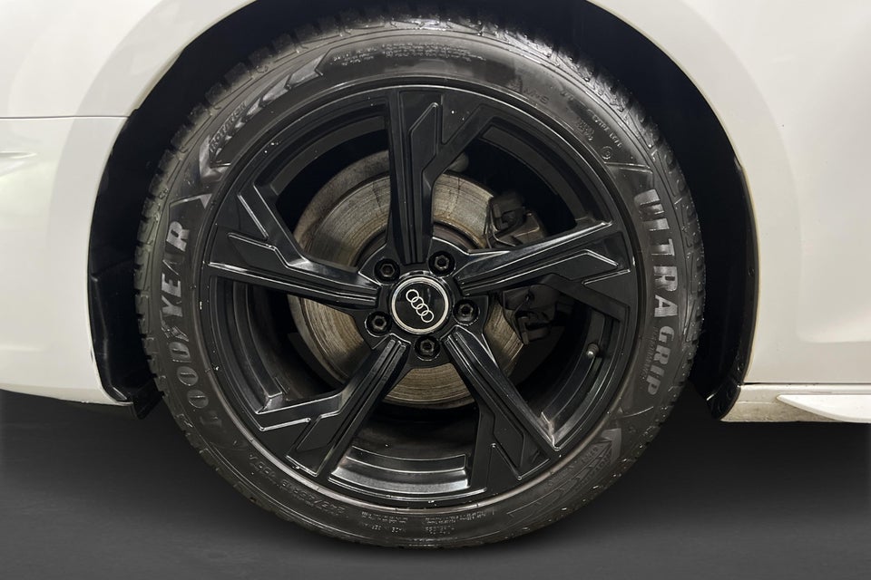 Audi A4 40 TFSi Advanced S-tr. 4d