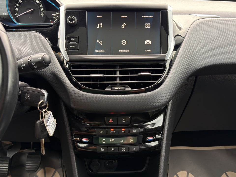 Peugeot 2008 1,2 e-THP 110 Allure Sky 5d