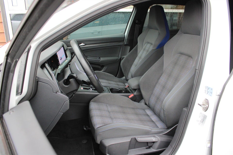 VW Golf VIII 1,4 GTE DSG 5d