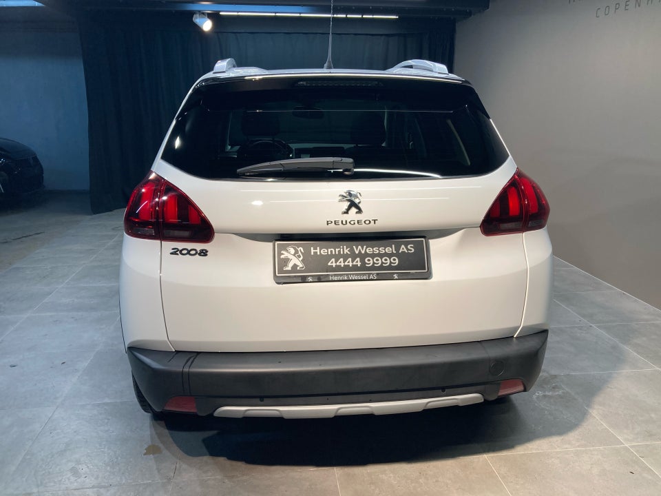 Peugeot 2008 1,2 e-THP 110 Selection Sky 5d