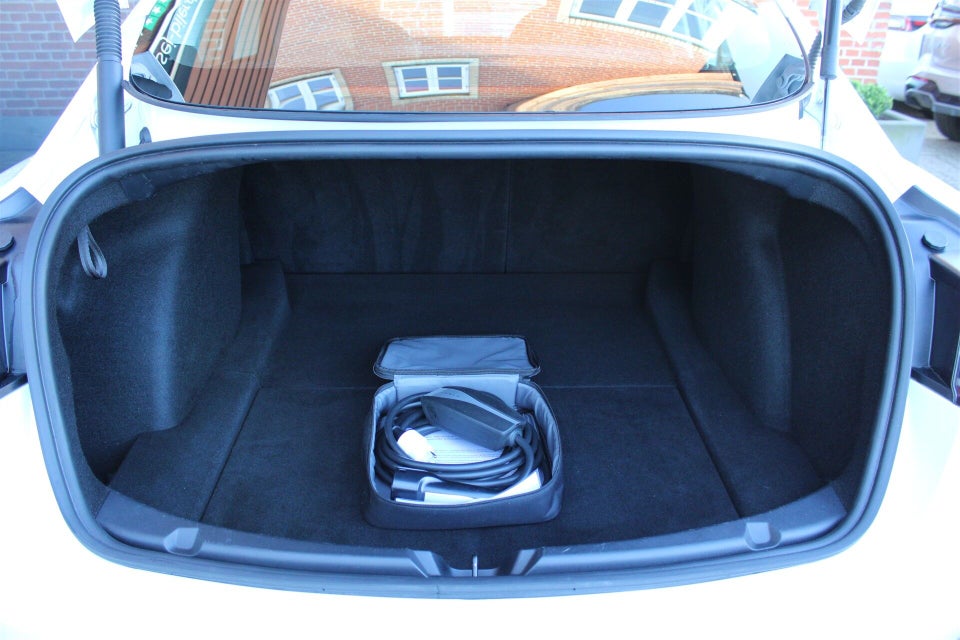Tesla Model 3 Long Range AWD 4d