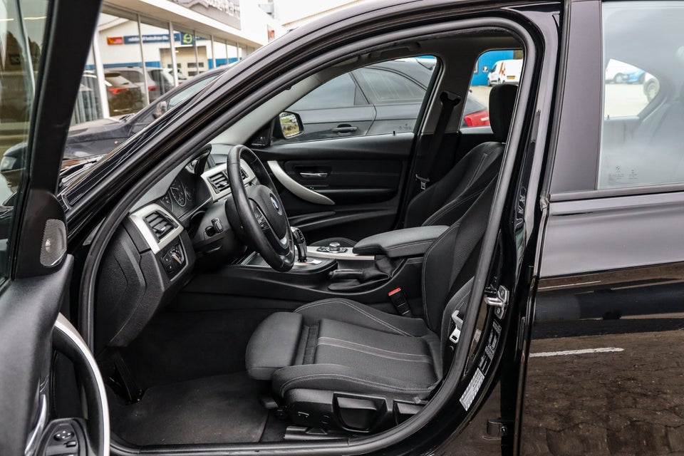 BMW 320d 2,0 Sport Line aut. 4d