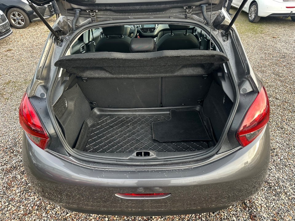 Peugeot 208 1,2 VTi 82 Signature Sky 5d