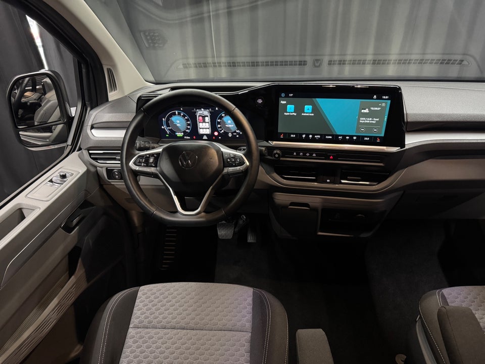 VW e-Caravelle 64 Life SWB