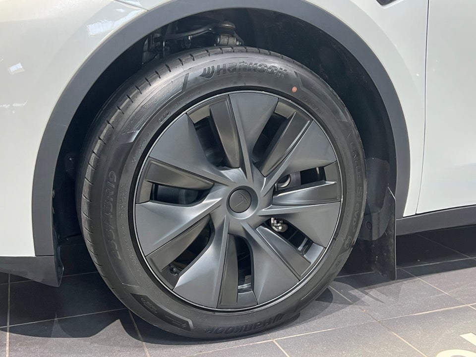 Tesla Model Y RWD 5d