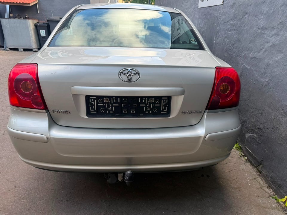 Toyota Avensis 2,0 Sol 5d