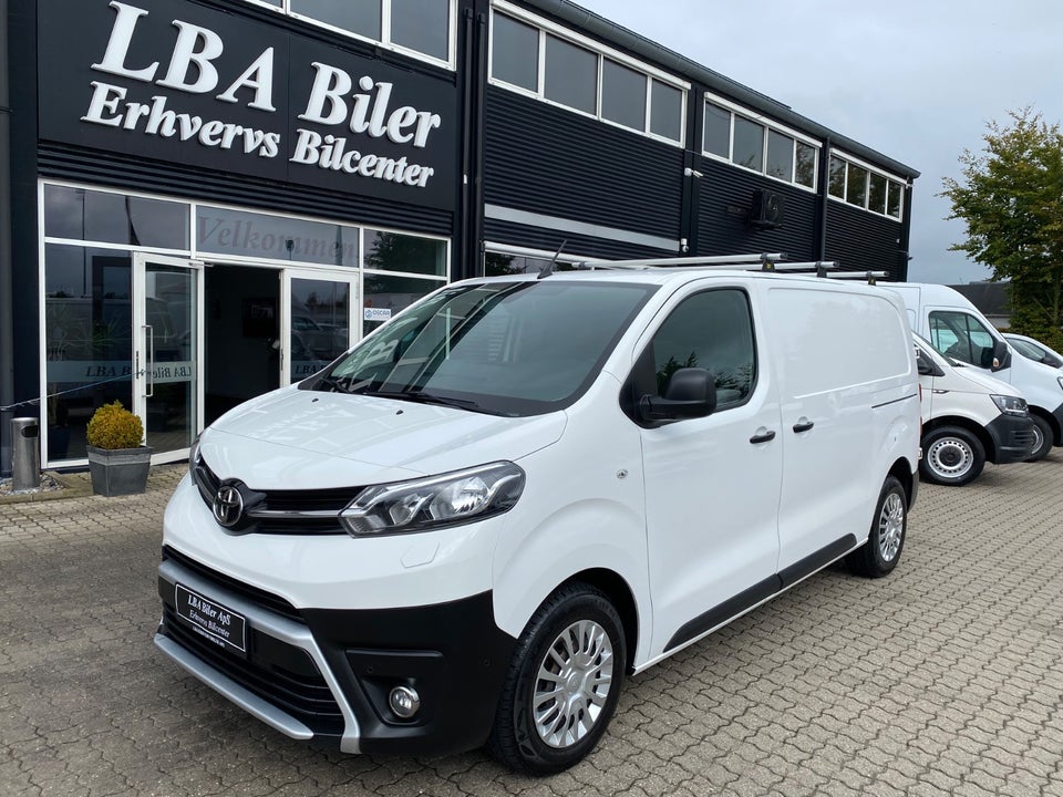 Toyota ProAce 2,0 D 122 Medium Comfort Master 6d