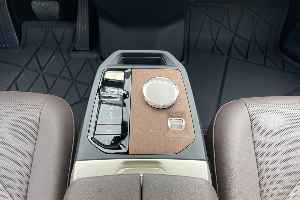 BMW iX xDrive40 Supercharged 5d