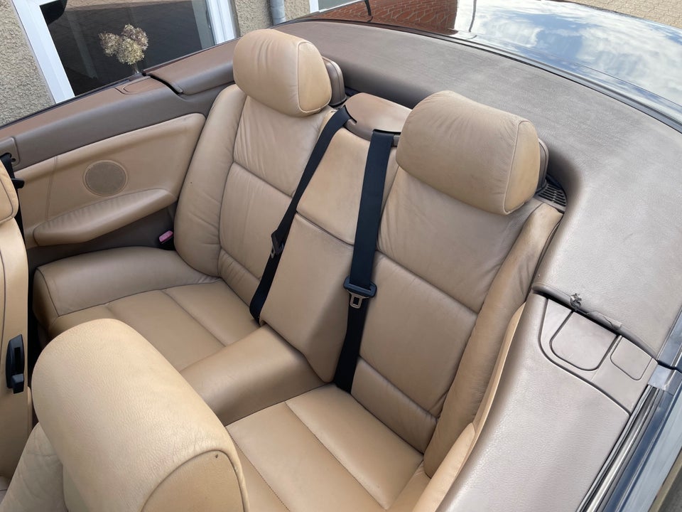 BMW 320i 2,0 Cabriolet 2d