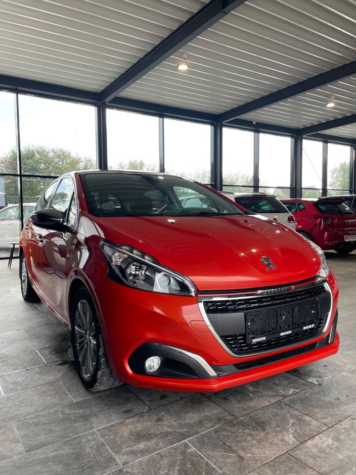 Peugeot 208 1,2 e-THP 110 Allure Sky 5d