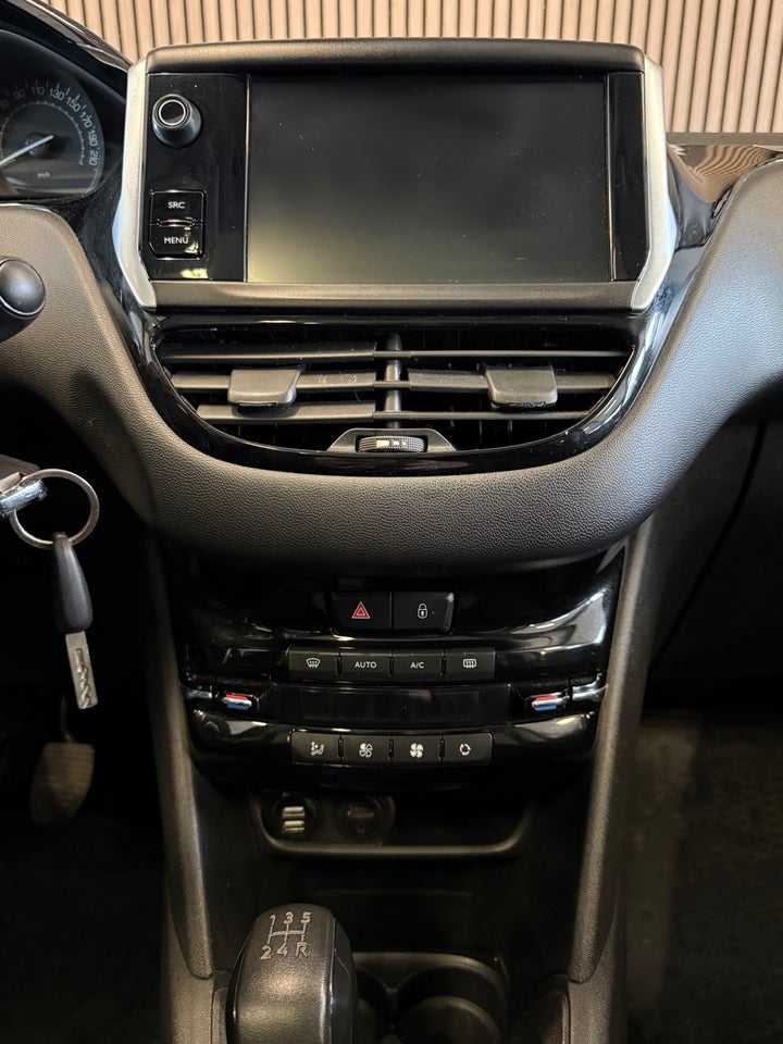 Peugeot 208 1,2 VTi 82 Allure Sky 5d
