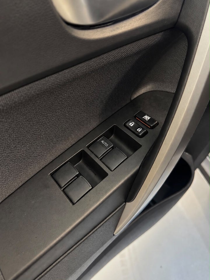 Toyota Auris 1,8 Hybrid H2+ CVT 5d