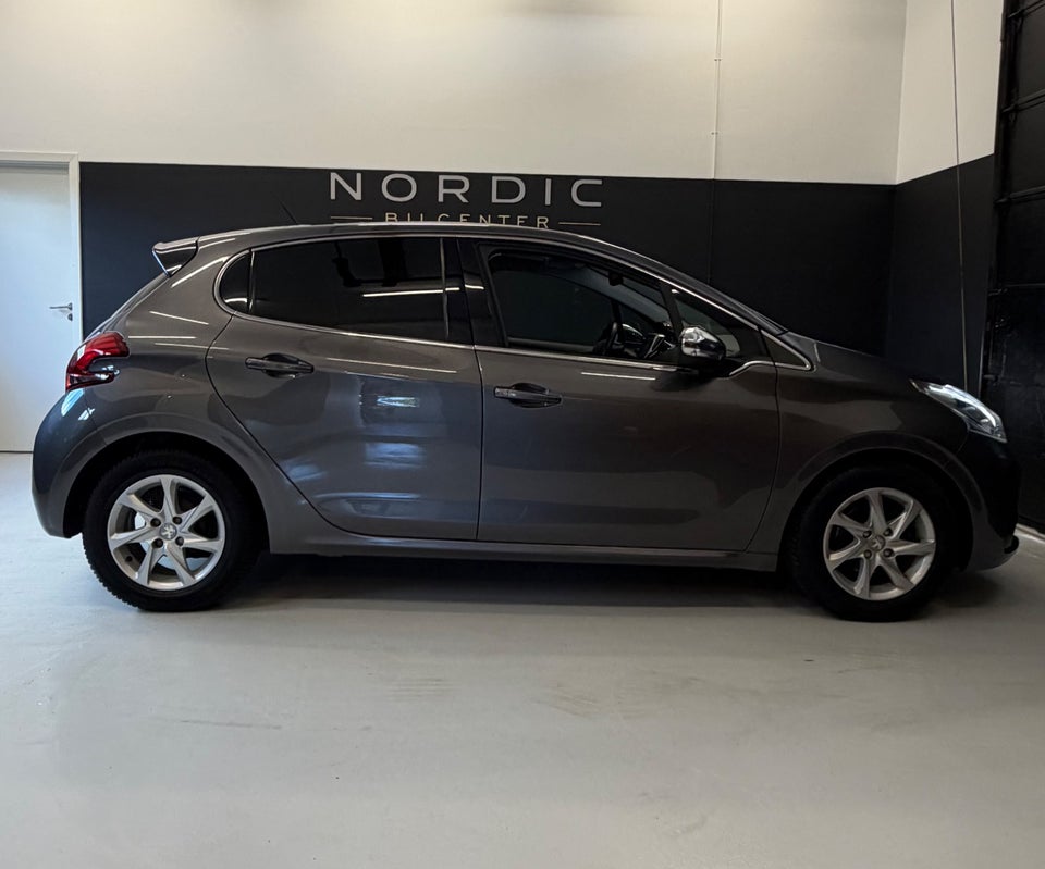 Peugeot 208 1,2 PureTech 82 Allure Sky 5d