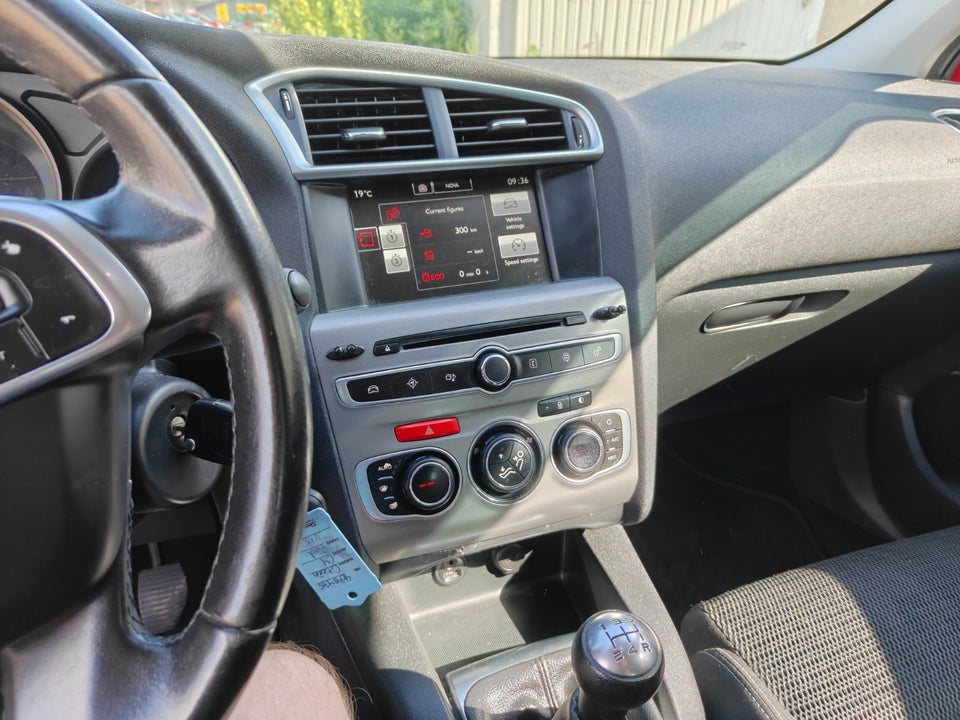 Citroën C4 1,6 BlueHDi 100 Feel Complet 5d