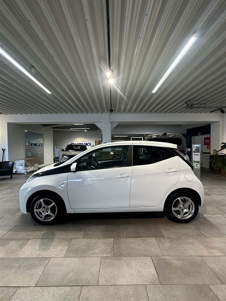 Toyota Aygo 1,0 VVT-i x-press x-shift 5d