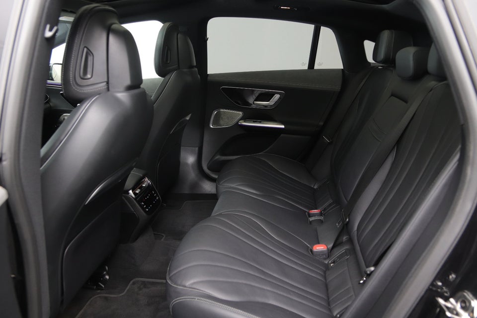 Mercedes EQE300 AMG Line Premium Plus 4d