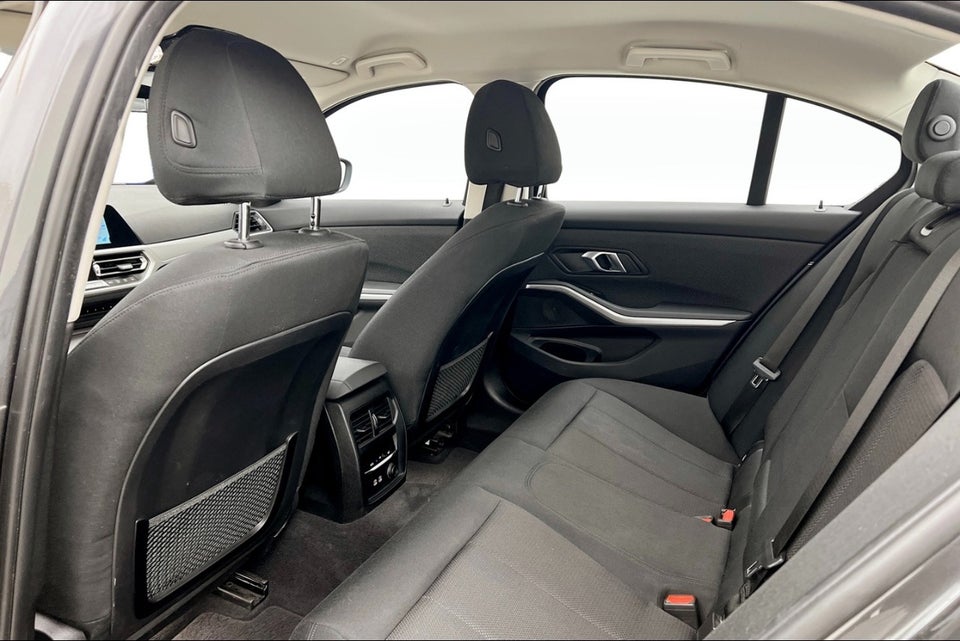 BMW 320i 2,0 Connected aut. 4d