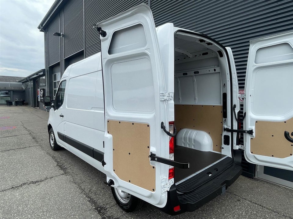 Nissan Interstar 2,3 dCi 150 L2H2 N-Connecta Van