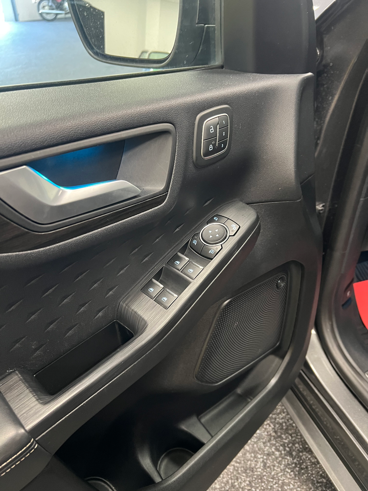 Ford Kuga 2,5 PHEV Vignale CVT 5d