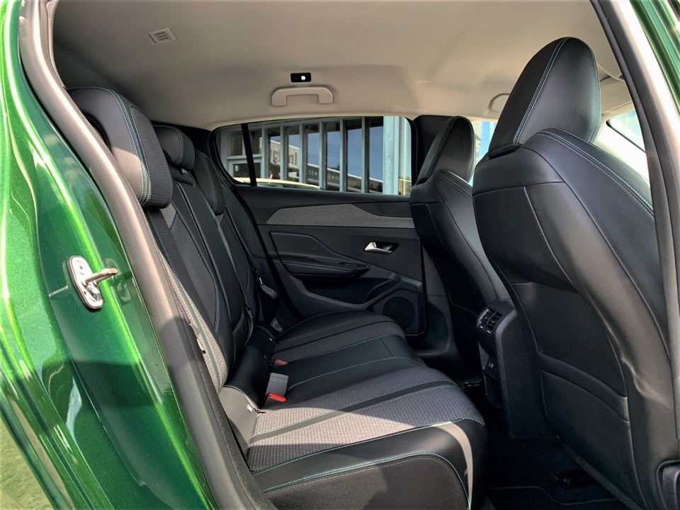 Peugeot 308 1,6 Hybrid First Selection+ EAT8 5d