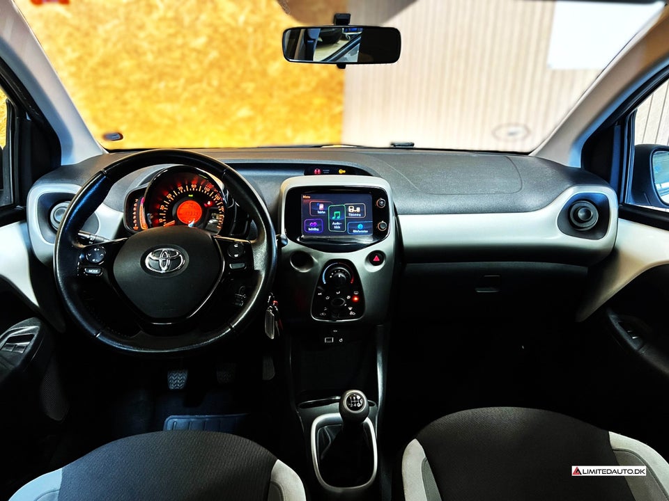 Toyota Aygo 1,0 VVT-i x-play x-touch 5d