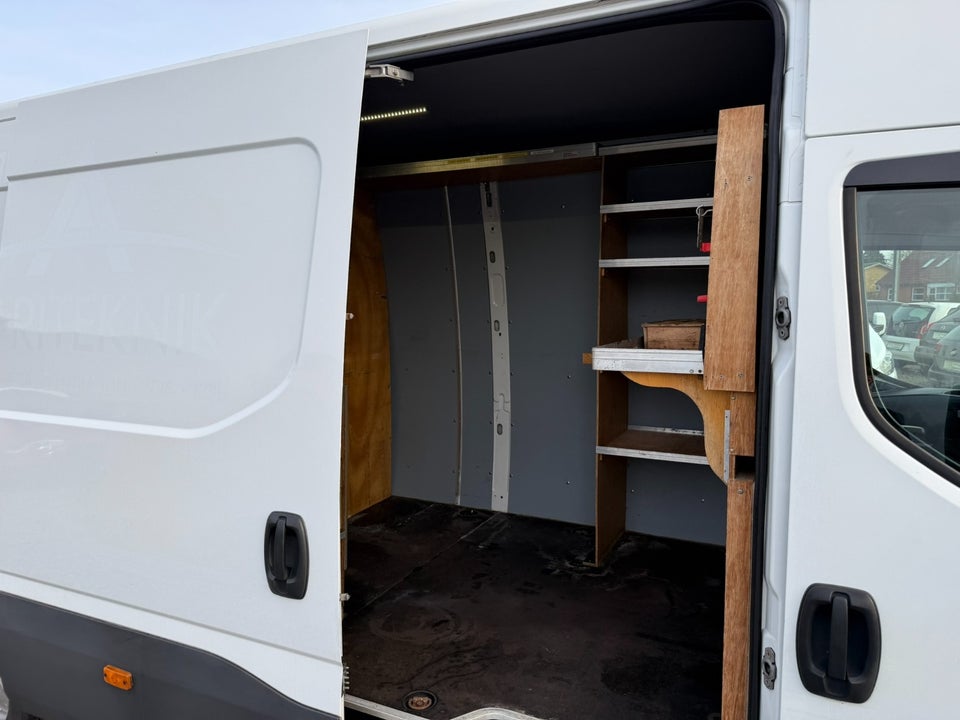 Iveco Daily 3,0 35C21 19,6m³ Van AG8