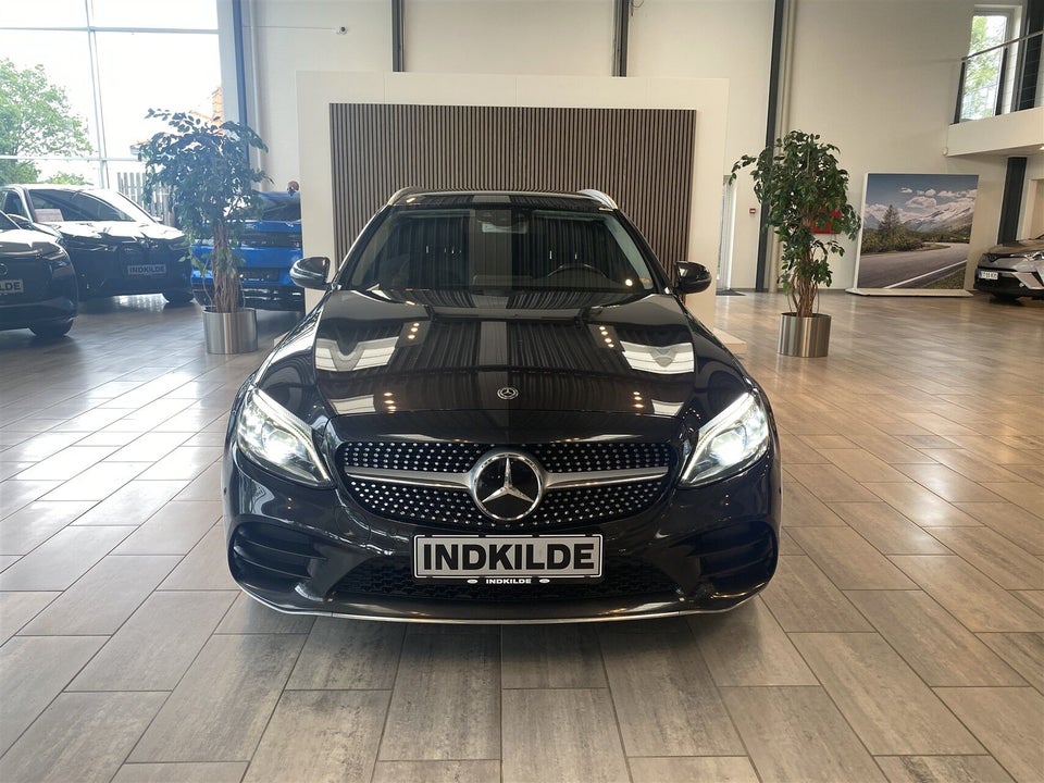 Mercedes C300 de 2,0 AMG Line stc. aut. 5d