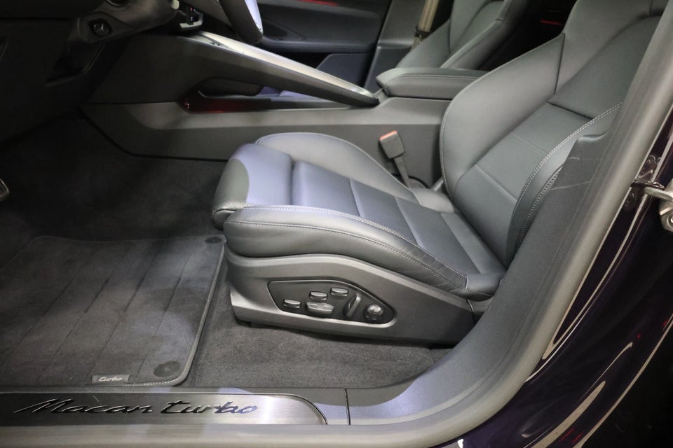 Porsche Macan Turbo 5d