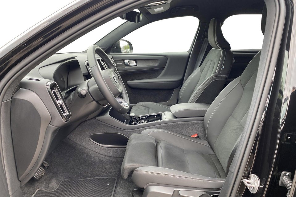 Volvo EX40 Extended Range Black Edition 5d