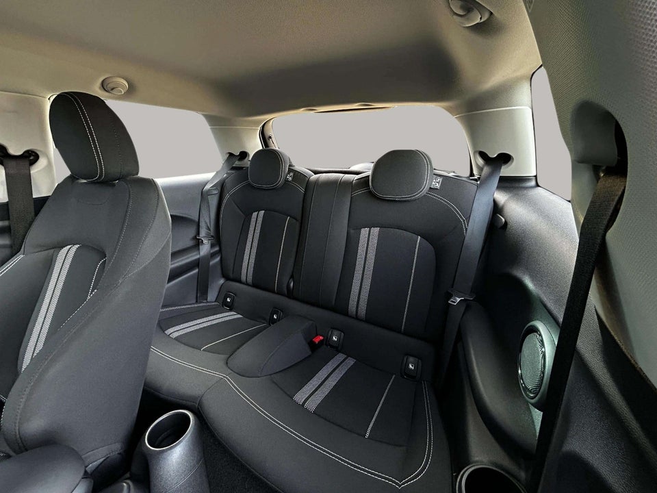 MINI Cooper SE Essential 3d