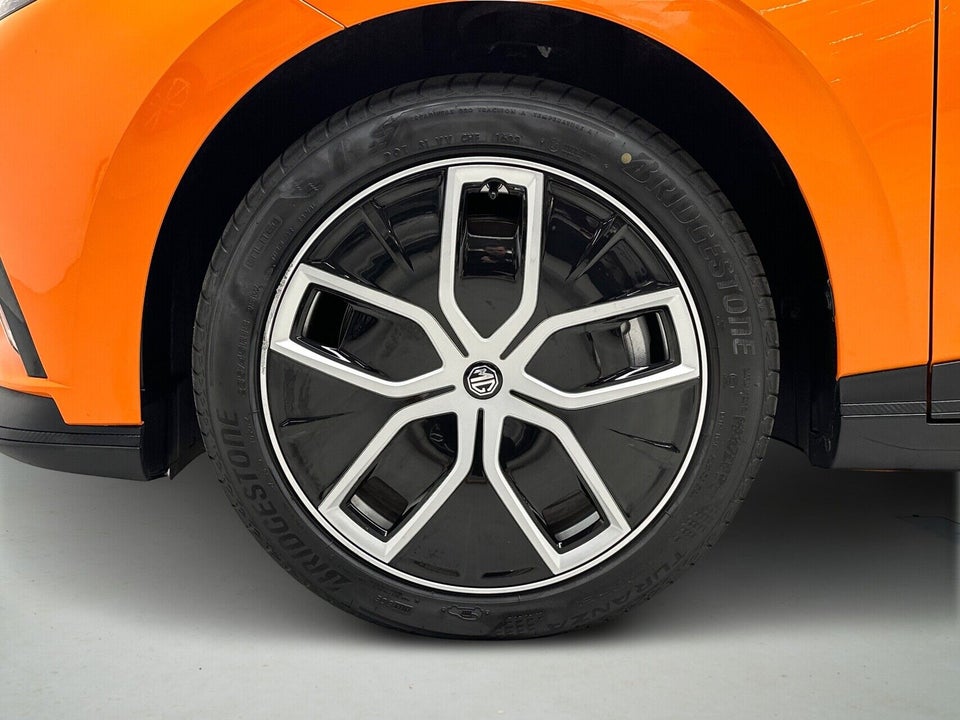 MG 4 77 Luxury Extended Range 5d